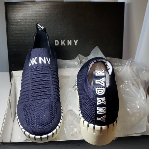 dkny walking shoes